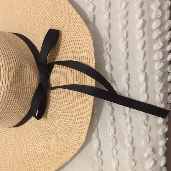 Beach hat - Picture 2 of 3